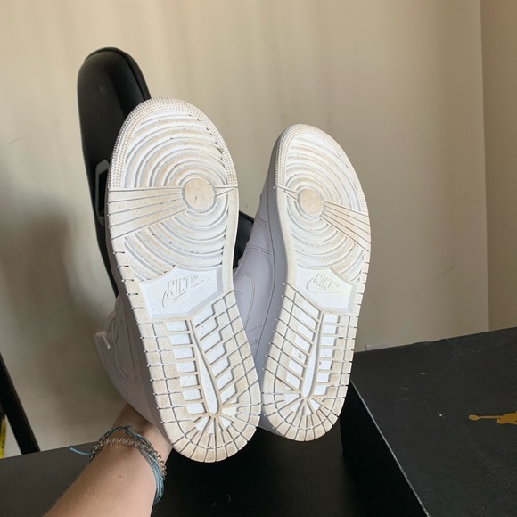 Size 8 - Jordan 1 Mid Triple White VNDS 554734-129 **FAST SHIPPING!**